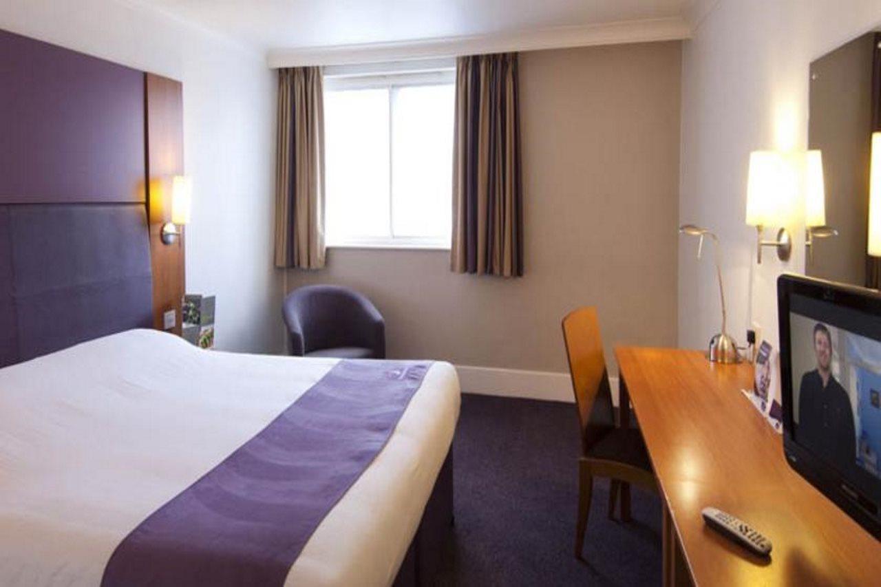 Premier Inn Maidstone Wateringbury Exterior photo