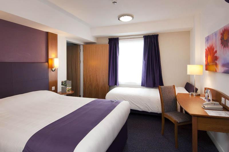 Premier Inn Maidstone Wateringbury Exterior photo